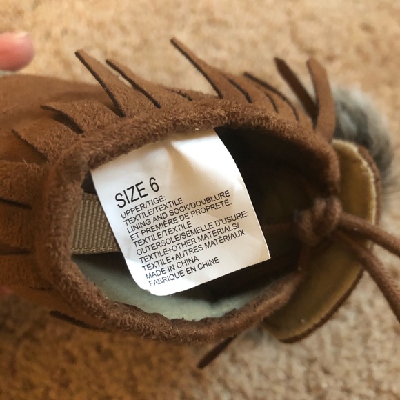 Crazy 8 Fringe Pom Pom Toddler Girl Boots - Size 6 - Picture 4 of 6